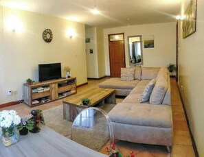 Smart TV - Spacious Retreat-Westlands-Can walk to Malls! (Nairobi)