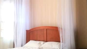 8 chambres, fer et planche à repasser, Wi-Fi, draps fournis