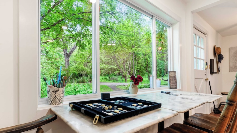 Pondfront Gem Minutes From Hudsons Best Shops & Cafes The Stillwater House