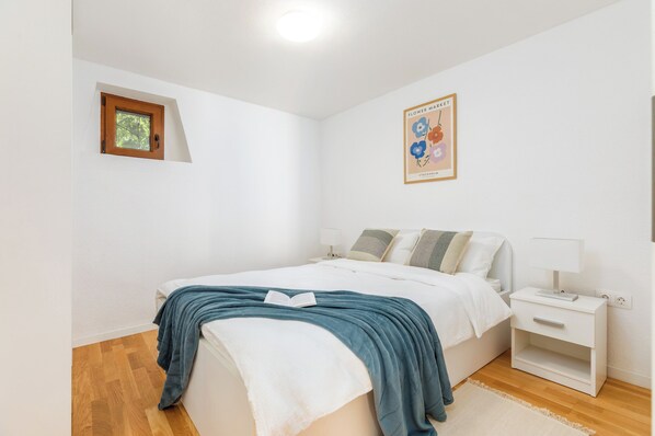 1 bedroom, WiFi, bed sheets