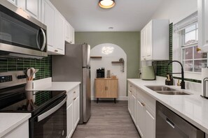 Refrigerador, microondas, horno, placa de cocina