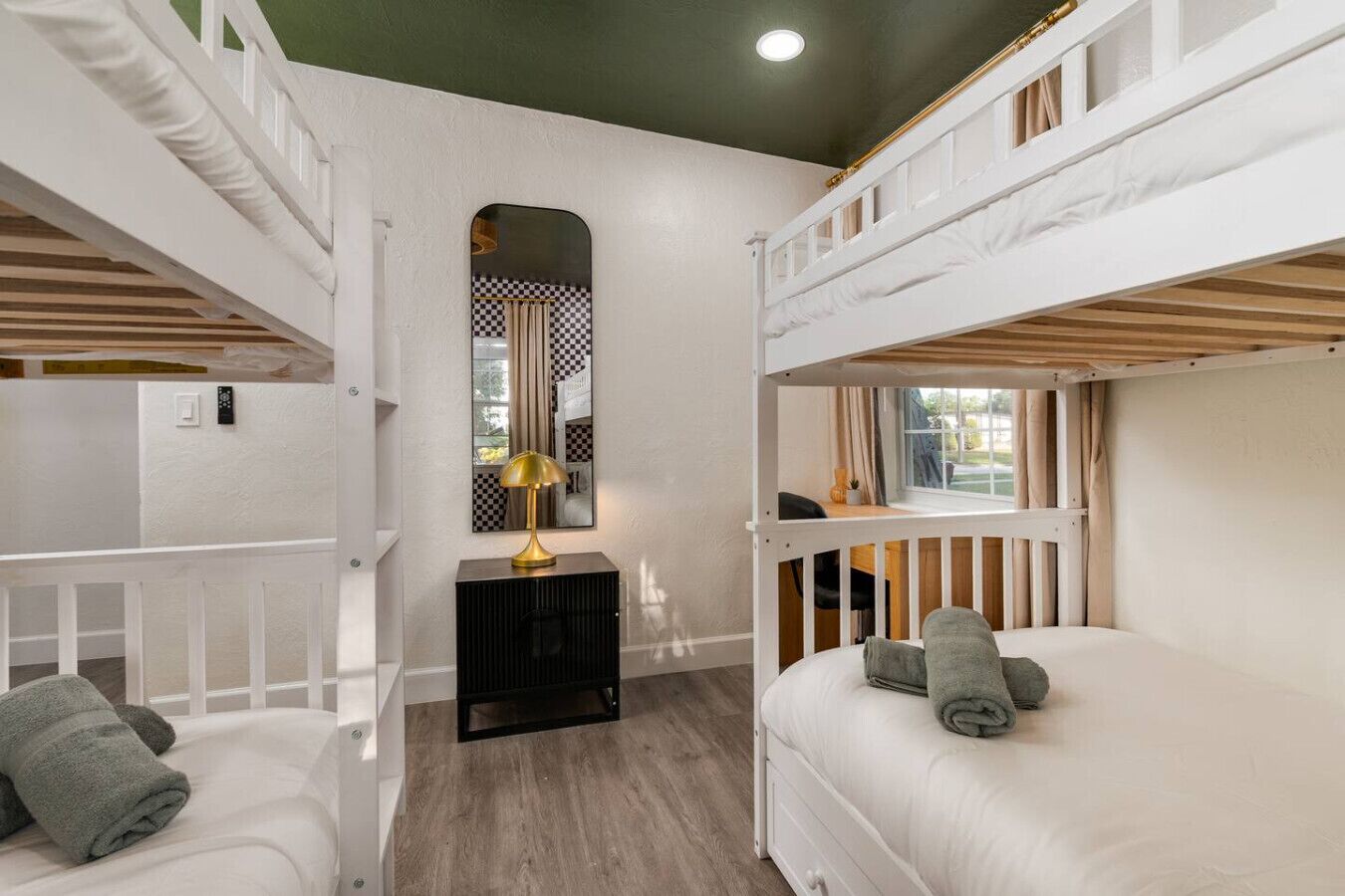 3 bedrooms, desk, iron/ironing board, WiFi