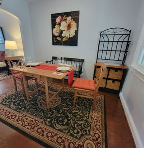 Dining - Entire home in Great Delray Alexandria, 2 Bed, Den,  Big Backyard, Near Old Town (Alexandria)