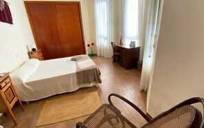 7 habitaciones, escritorio, tabla de planchar con plancha y wifi gratis 