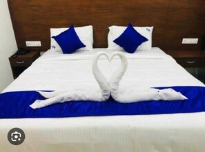 Kahden hengen deluxe-huone | Tallelokero huoneessa, ilmainen Wi-Fi