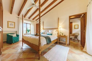 4 bedrooms, iron/ironing board, WiFi, bed sheets - Central Villa in Deia with Village and sea views (Deià)