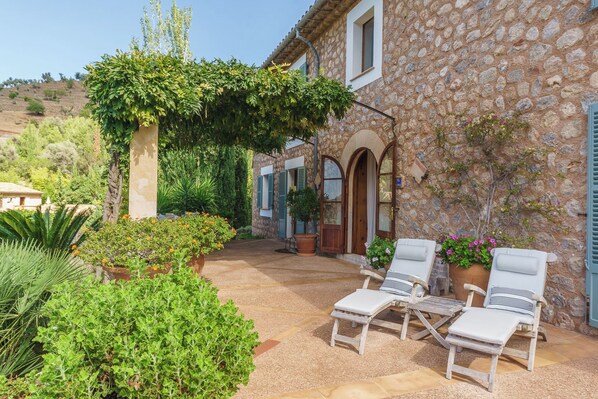 Terrace/patio - Central Villa in Deia with Village and sea views (Deià)