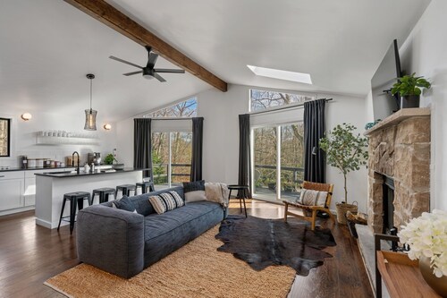 Family Fun! ~ Lake & Pool Access ~ HotTub ~ Movie Room