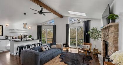 Family Fun! ~ Lake & Pool Access ~ HotTub ~ Movie Room