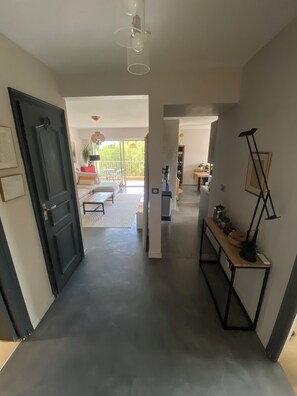 2 quartos, ferros/tábuas de passar roupa, Wi-Fi, roupa de cama