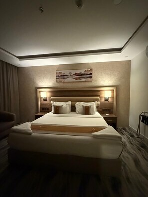 Kamer | Een kluis op de kamer, verduisterende gordijnen, geluiddichte muren