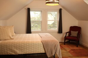 4 Schlafzimmer, Schreibtisch, Reisekinderbett, WLAN