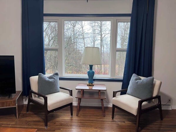 TV, offices - Blue Spruce Haus | 4 BR (Finland)