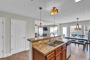 Fridge, microwave, stovetop, dishwasher