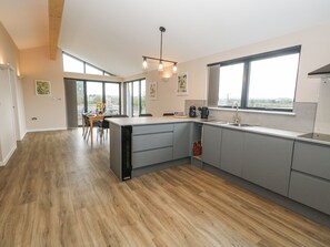 Cookware/dishes/utensils - Frogwell (Sherborne)