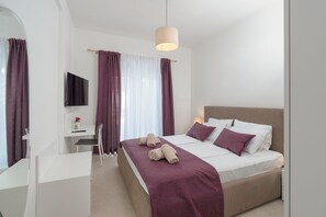 2 bedrooms, desk, travel cot, free WiFi