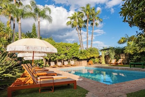 Outdoor pool - CASA TESS boutique hotel (Estepona)