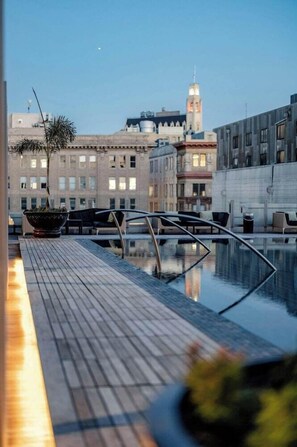 Piscine couverte, piscine extérieure