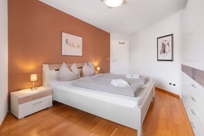Iron/ironing board, free WiFi, bed sheets