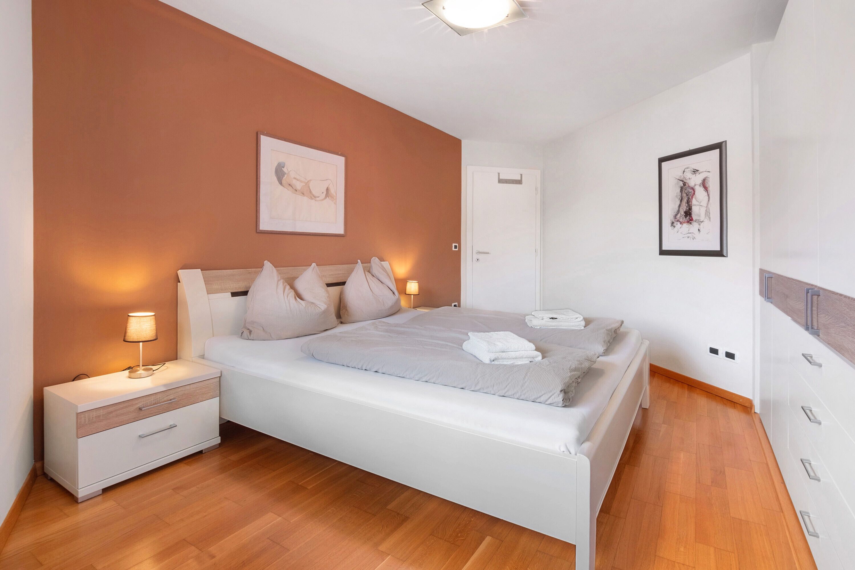 Fer et planche à repasser, Wi-Fi gratuit, draps fournis