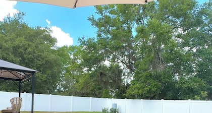 POOL ~ NEAR TO SPRINGS ~ WEC ~ TRAILS ~ SHOPPINGS ~OCALA DOWNTOWN
8beds 4bedroom