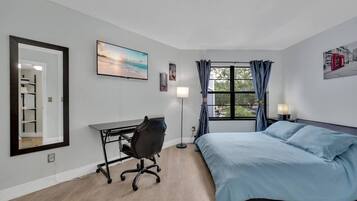 1 bedroom, desk, iron/ironing board, WiFi