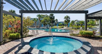 Cozy Golf Condo | 3 Pools, Gym, 15min to Airport