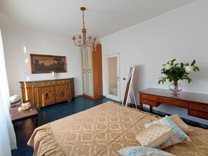 4 室のベッドルーム、アイロン / アイロン台、WiFi、ベッドシーツ