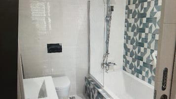 Suihku, hiustenkuivaaja, pyyhkeet, saippua