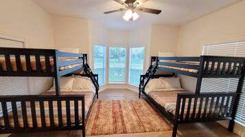 3 bedrooms, travel cot, free WiFi, bed sheets