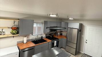 Micro-ondes, four, plaque de cuisson, lave-vaisselle