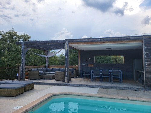  Maison au calme  avec piscine 🌳  idéal familles  4 personnes