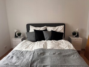 2 chambres, fer et planche à repasser, Wi-Fi, draps fournis