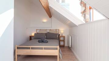 4 bedrooms, individually decorated, individually furnished, free WiFi