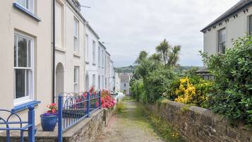 Cottage | Property grounds