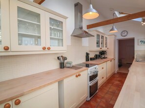 Lave-vaisselle, batterie de cuisine, vaisselle et ustensiles