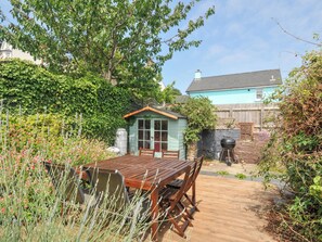 Outdoor dining - 12 Alpha Place (Bideford)