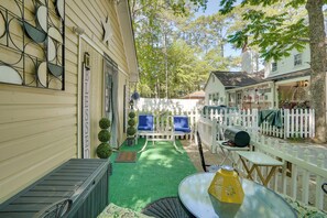 Outdoor dining - 1 Mi to Dtwn: Fayetteville Studio w/ Patio (Fayetteville)