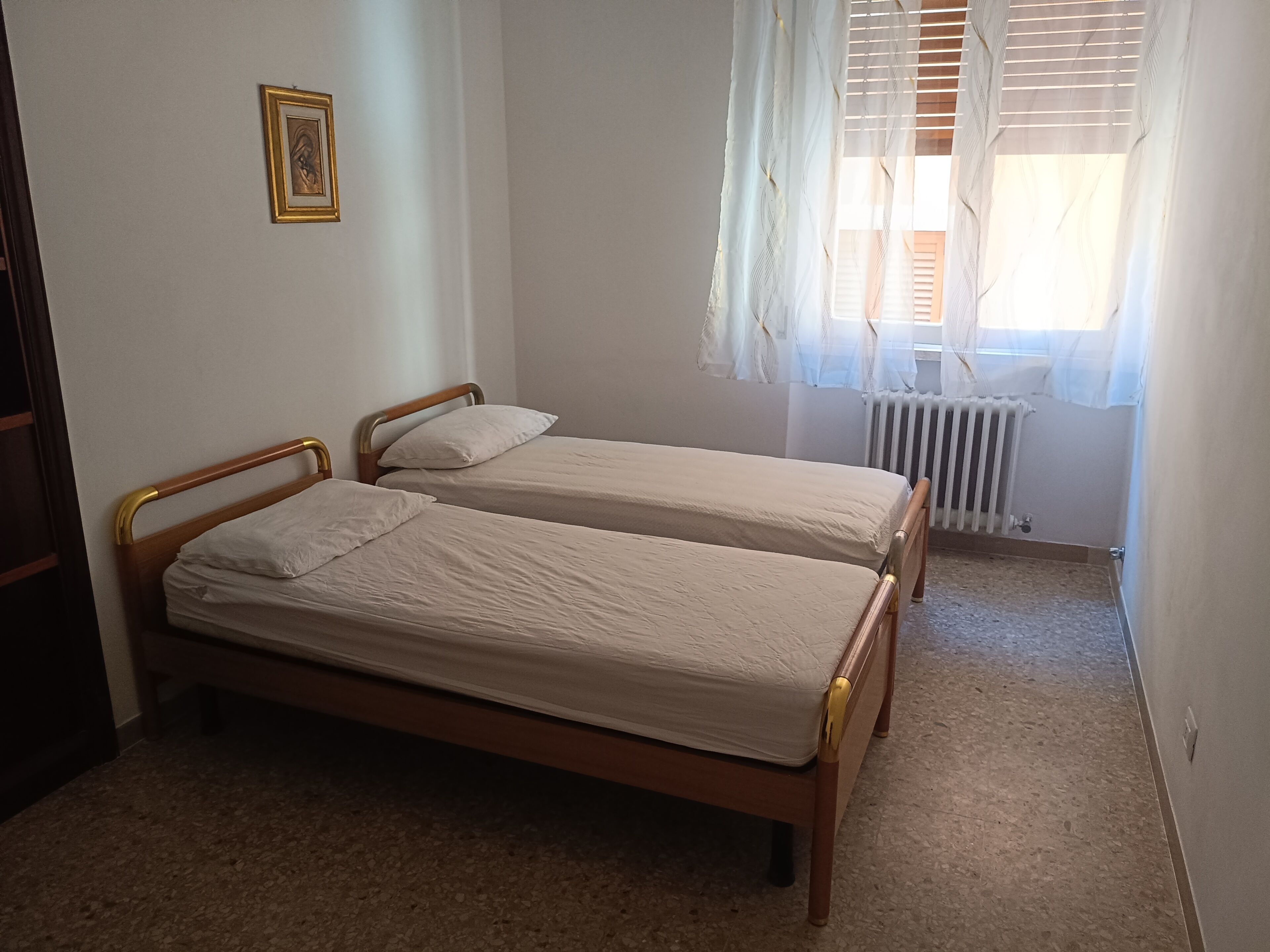 3 Schlafzimmer, Schreibtisch, Bügeleisen/Bügelbrett