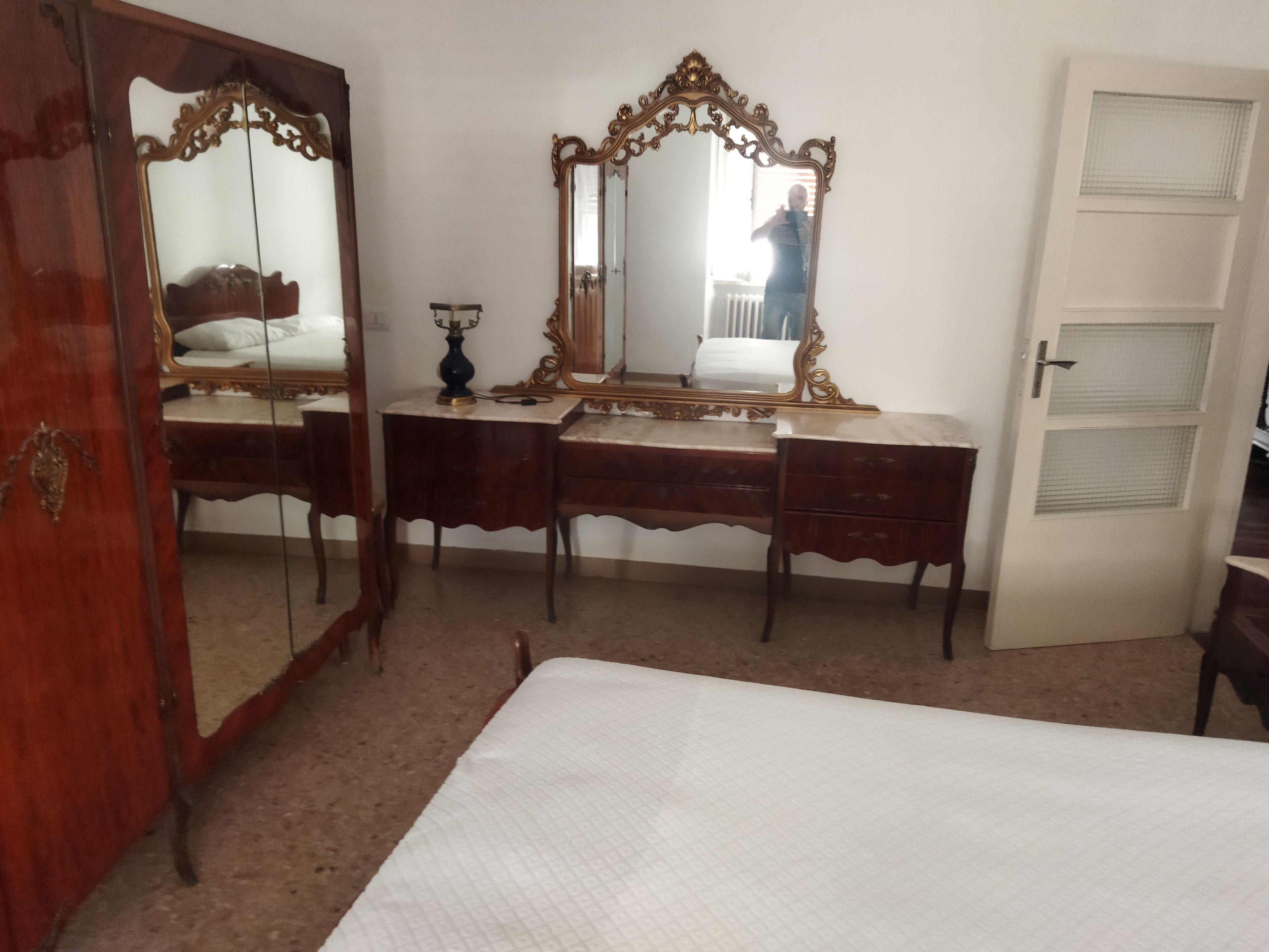 3 chambres, bureau, fer et planche à repasser