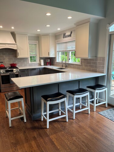 RYDER CUP ENTHUSIASTS: 11 miles from Bethpage Black. Spacious 4 bedroom home.