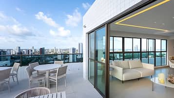 Apartment | Outdoor dining