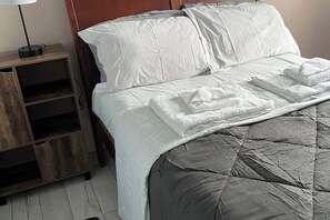 3 makuuhuonetta, silitysrauta/-lauta, ilmainen Wi-Fi, vuodevaatteet