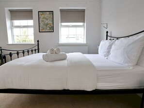 3 chambres, fer et planche à repasser, Wi-Fi gratuit, draps fournis