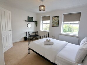 3 bedrooms, iron/ironing board, free WiFi, bed sheets - Spacious 3Bed City Home Northern QTR - Pass the Keys (Salford)