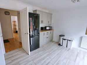Interior - Spacious 3Bed City Home Northern QTR - Pass the Keys (Salford)