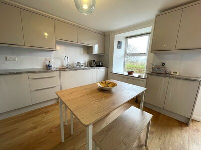 Pass the Keys | Cosy Spacious Cottage with Views and Garden