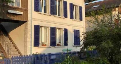 Stylish Village Retreat â 5 Min to Lake, Surrounded by Mountains & Nature