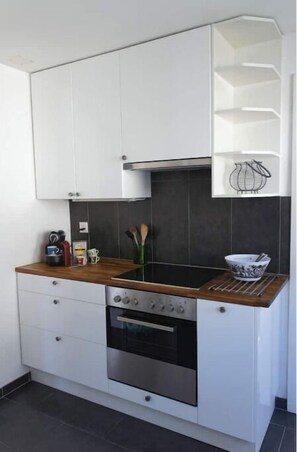 Micro-ondes, four, plaque de cuisson, lave-vaisselle
