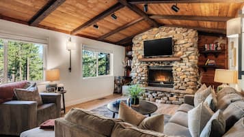 House (4 Bedrooms) | Front of property